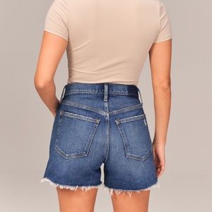 Abercrombie & Fitch Curve Love High Rise 4 Inch Mom Short